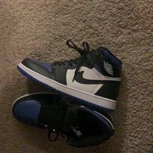 Size 9.5 Jordan 1 high royal toe